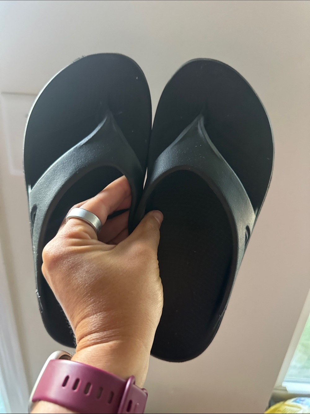 OOFOS OOriginal Recovery Sandal Black Thong Flip Flop Slides Unisex M6 W8 EU 39